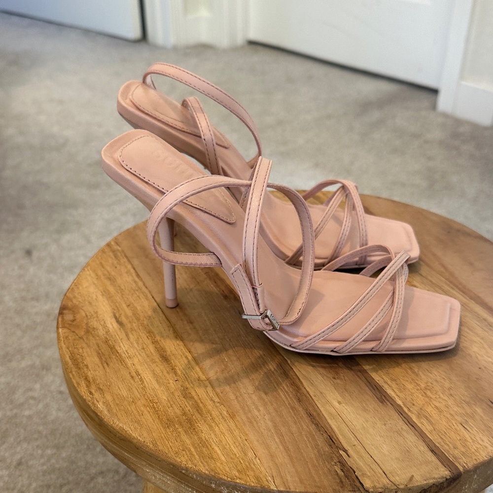 Schutz Pink strapping heels SZ 5.5
